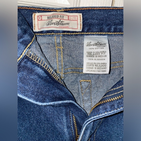 Levi’s Relaxed Fit Size 16 Jeans - Picture 4 of 4